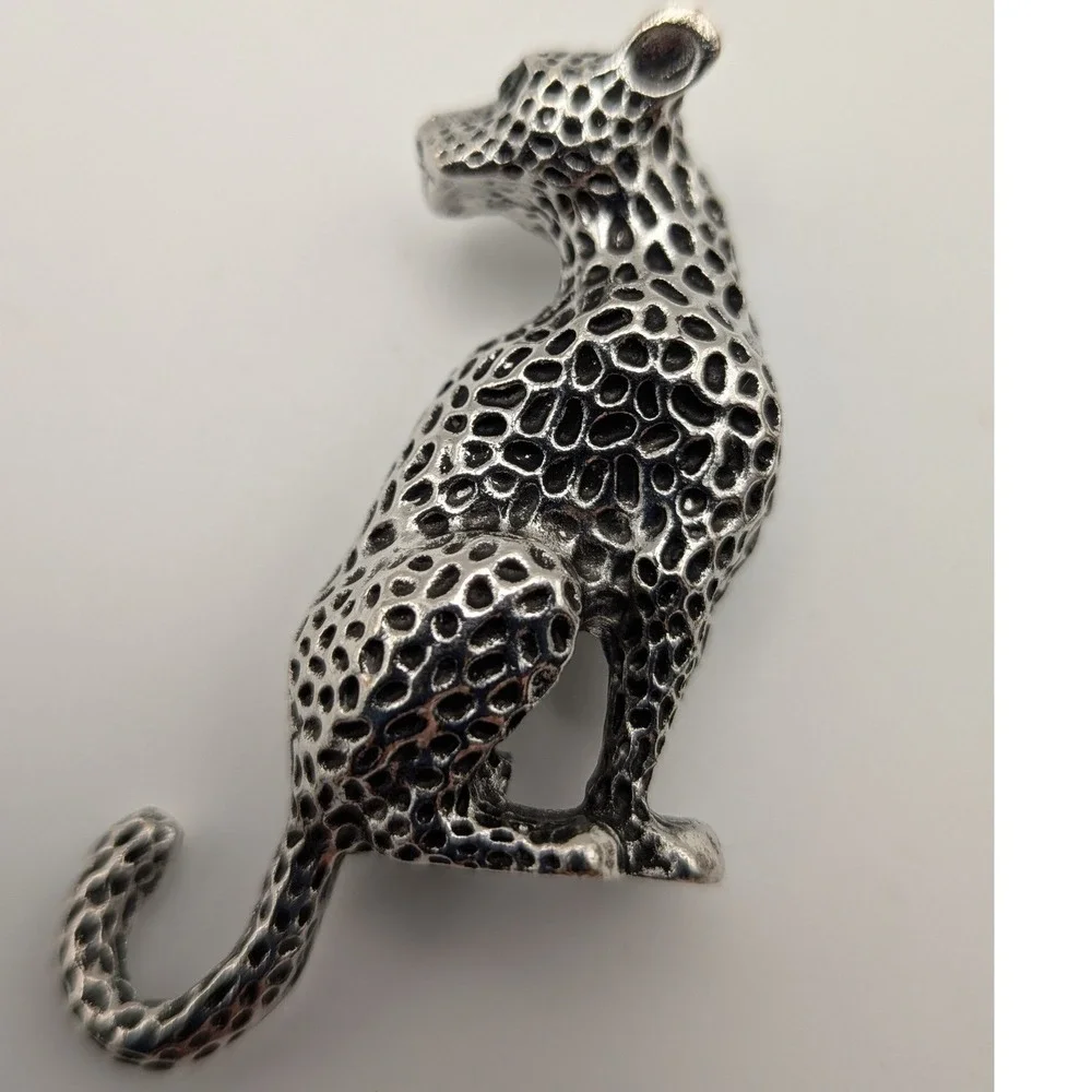 Silver Tone Leopard Brooch Pin Green Rhinestone Eyes Textured Big Cat Jewelry